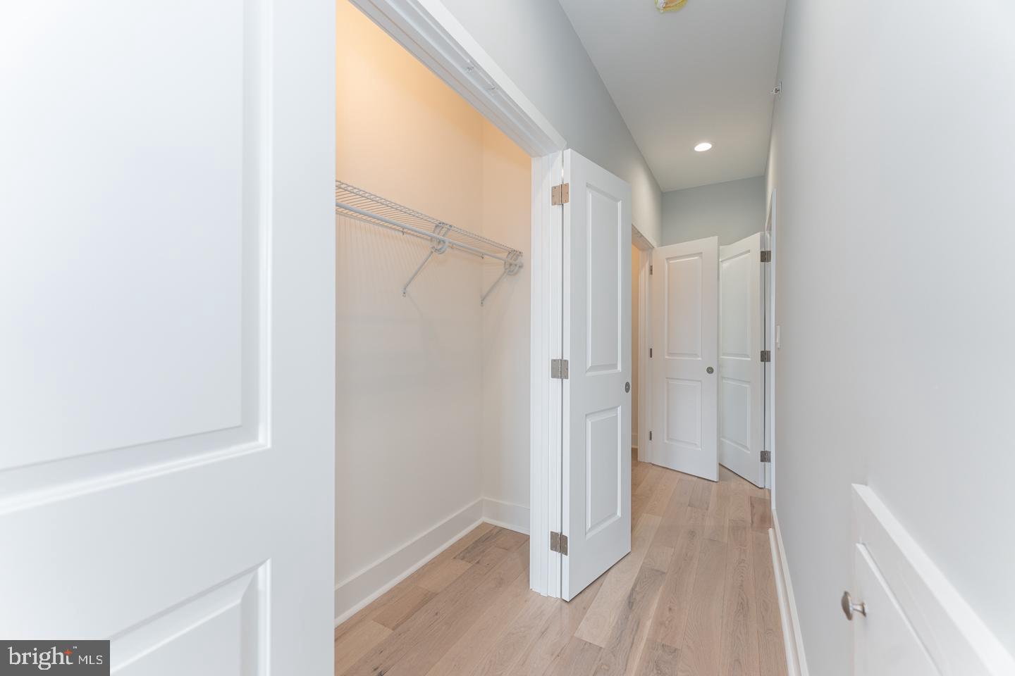 EAST KENSINGTON - Residential