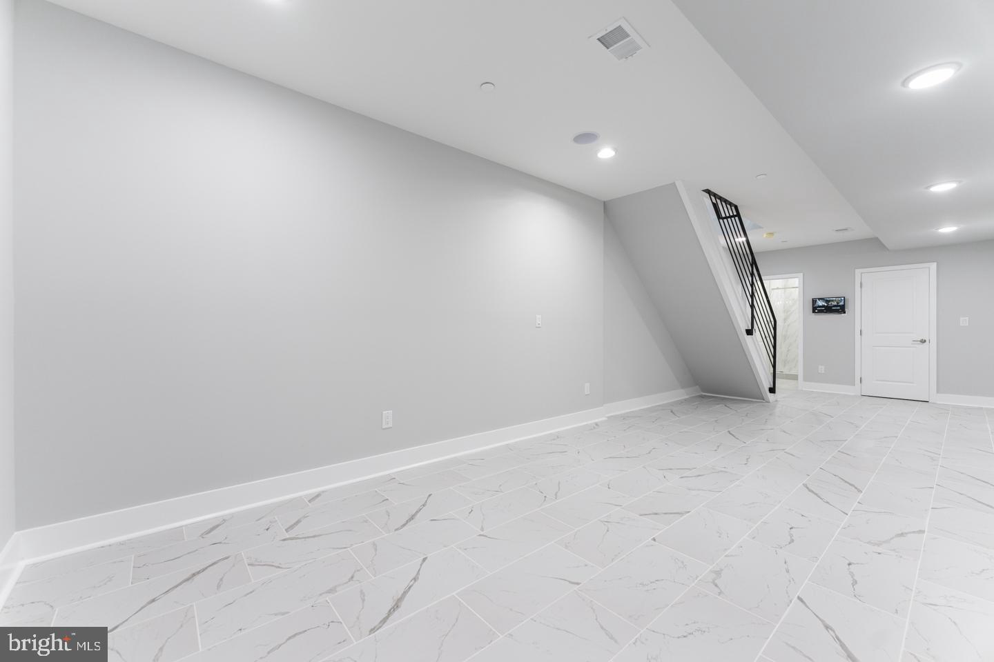 EAST KENSINGTON - Residential