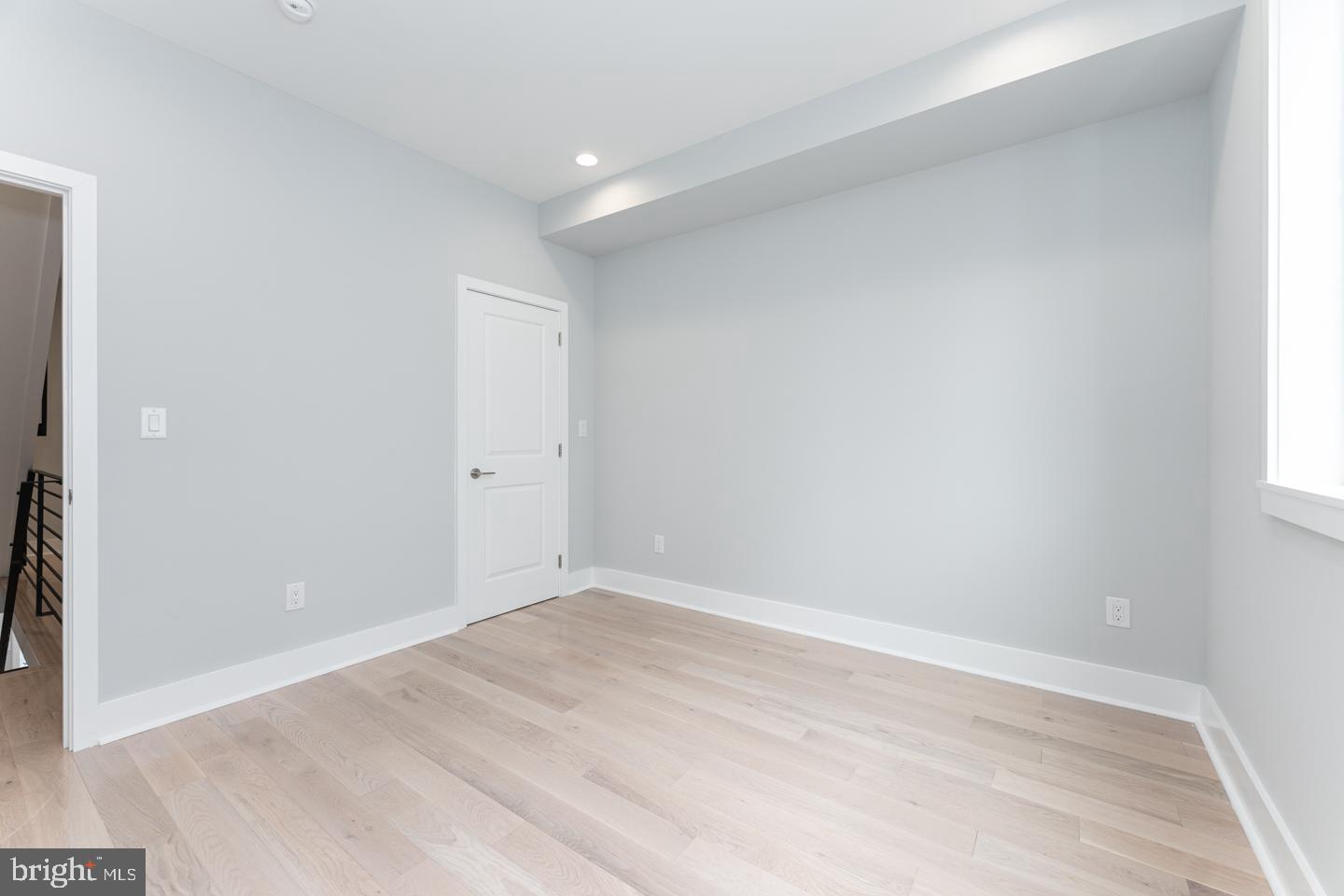 EAST KENSINGTON - Residential