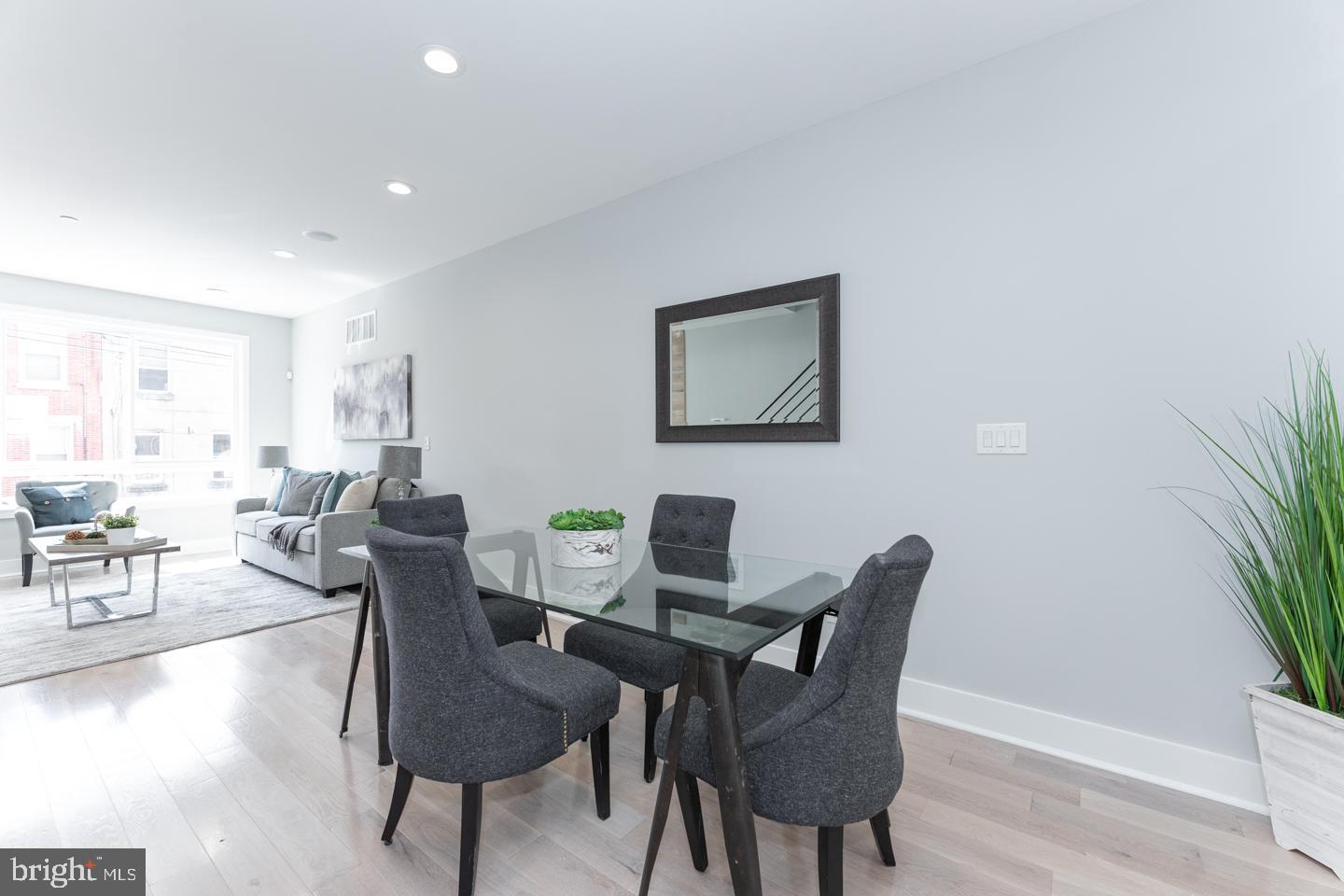 EAST KENSINGTON - Residential