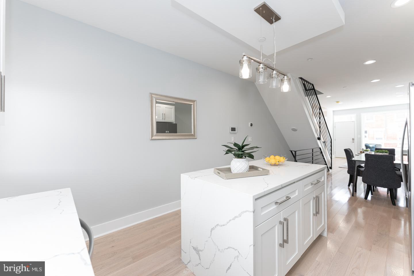 EAST KENSINGTON - Residential