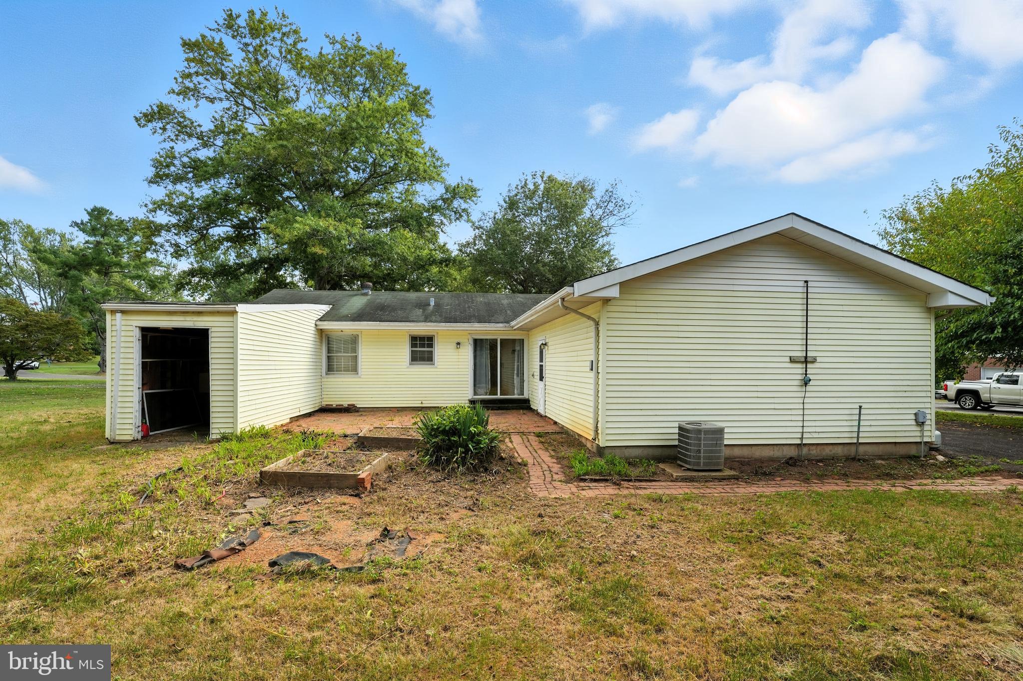 FAIRVIEW ACRES - Residential