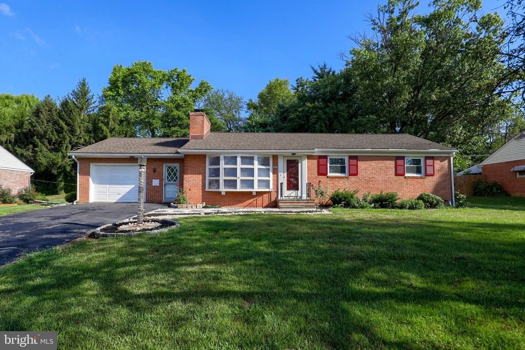 Photo of 296 SUN VALLEY DR, LEOLA, PA 17540 (MLS # PALA2040196)