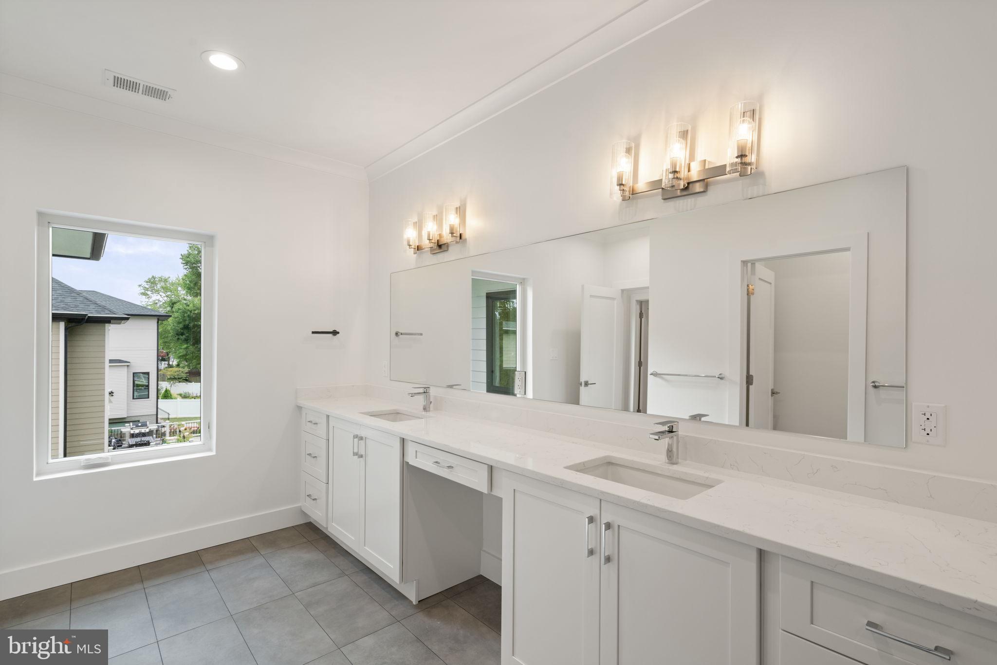 VIENNA WOODS - Residential