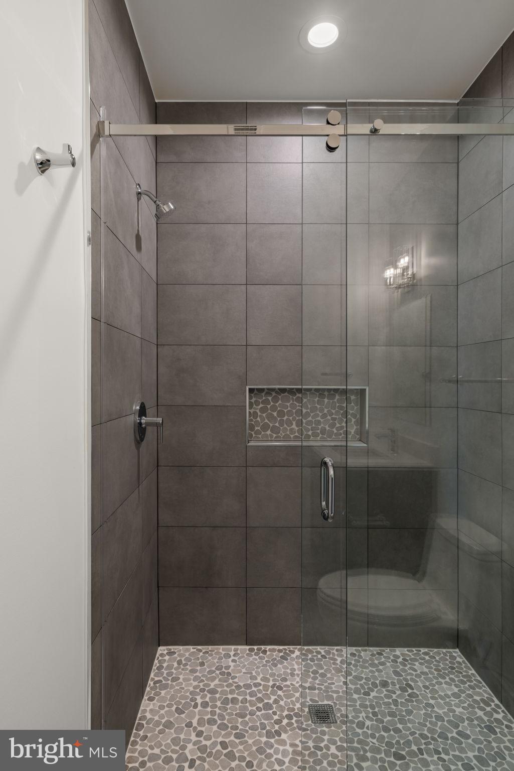 VIENNA WOODS - Residential