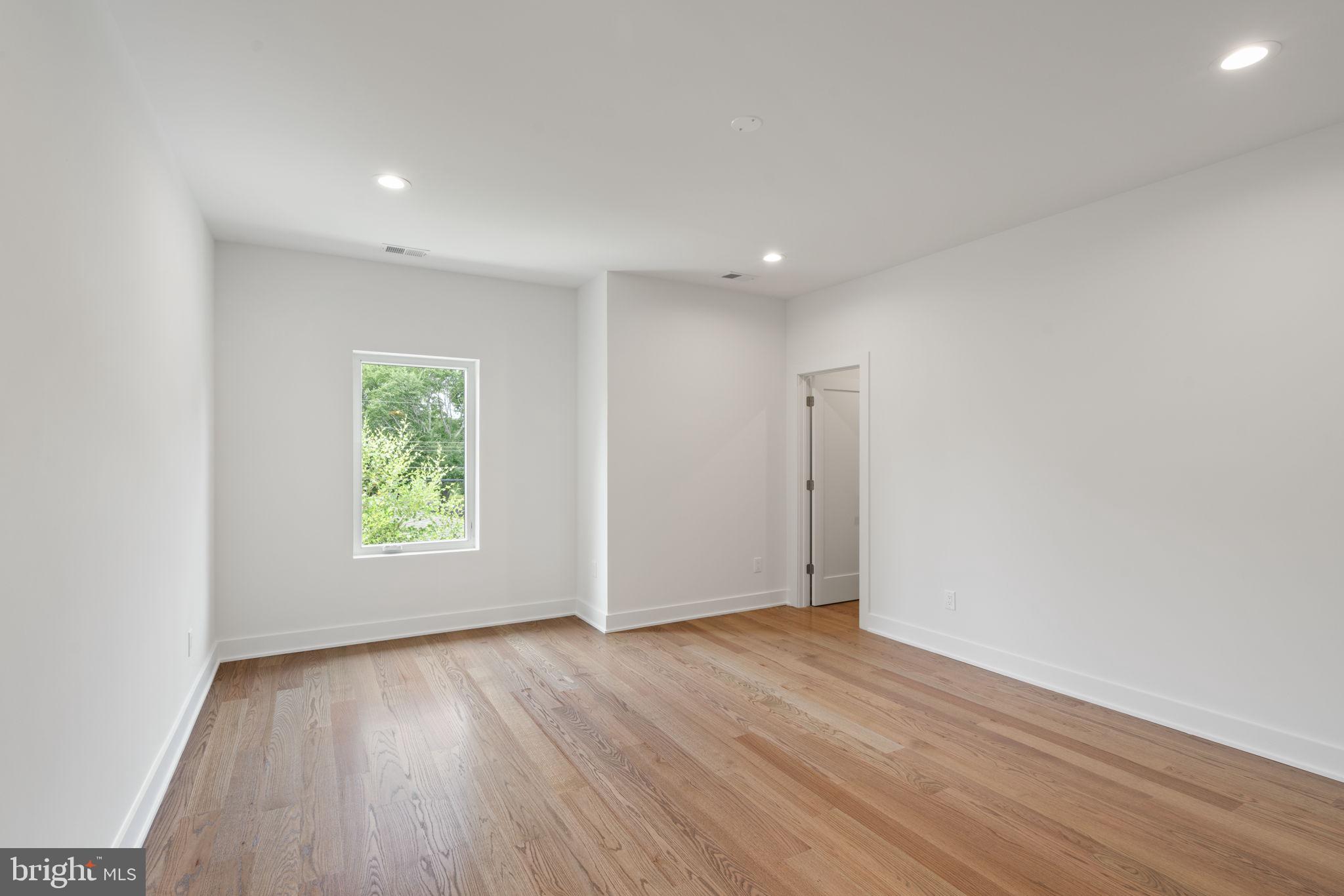 VIENNA WOODS - Residential