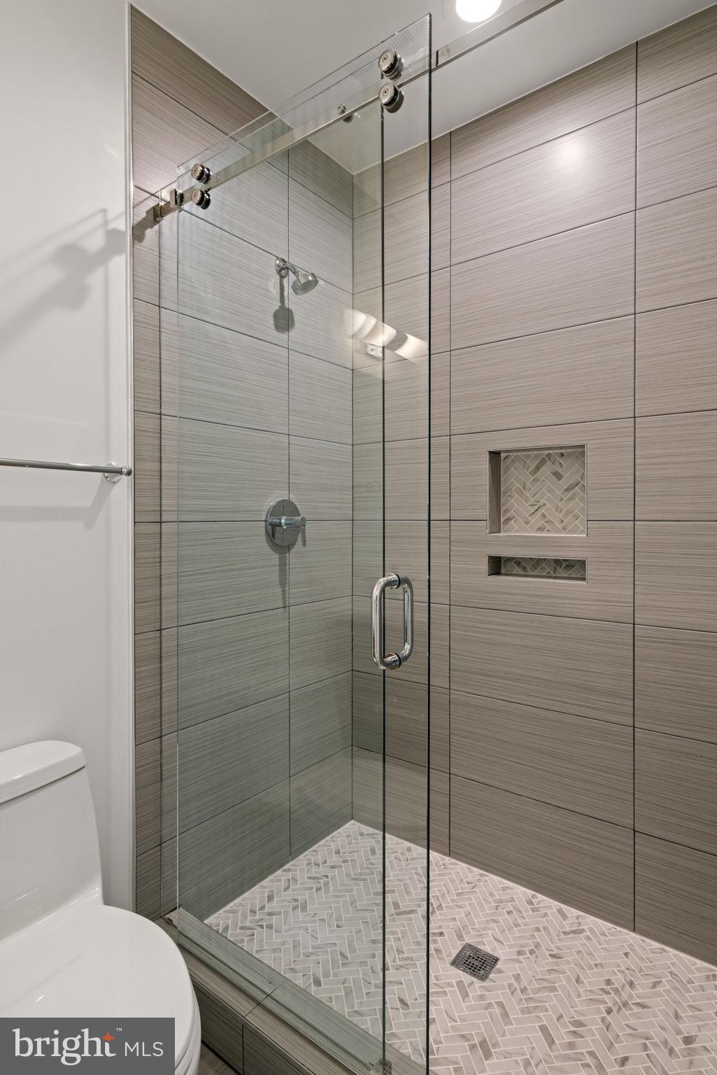 VIENNA WOODS - Residential