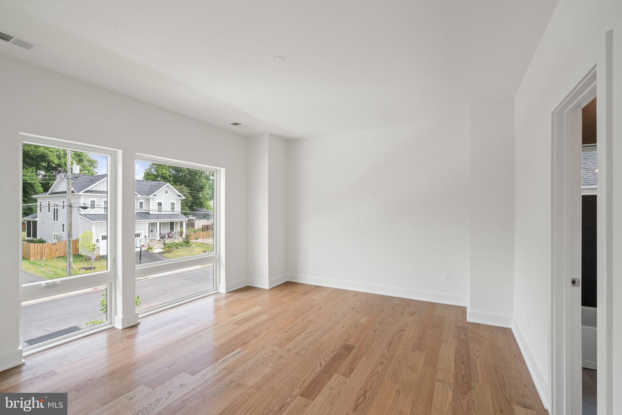 VIENNA WOODS - Residential