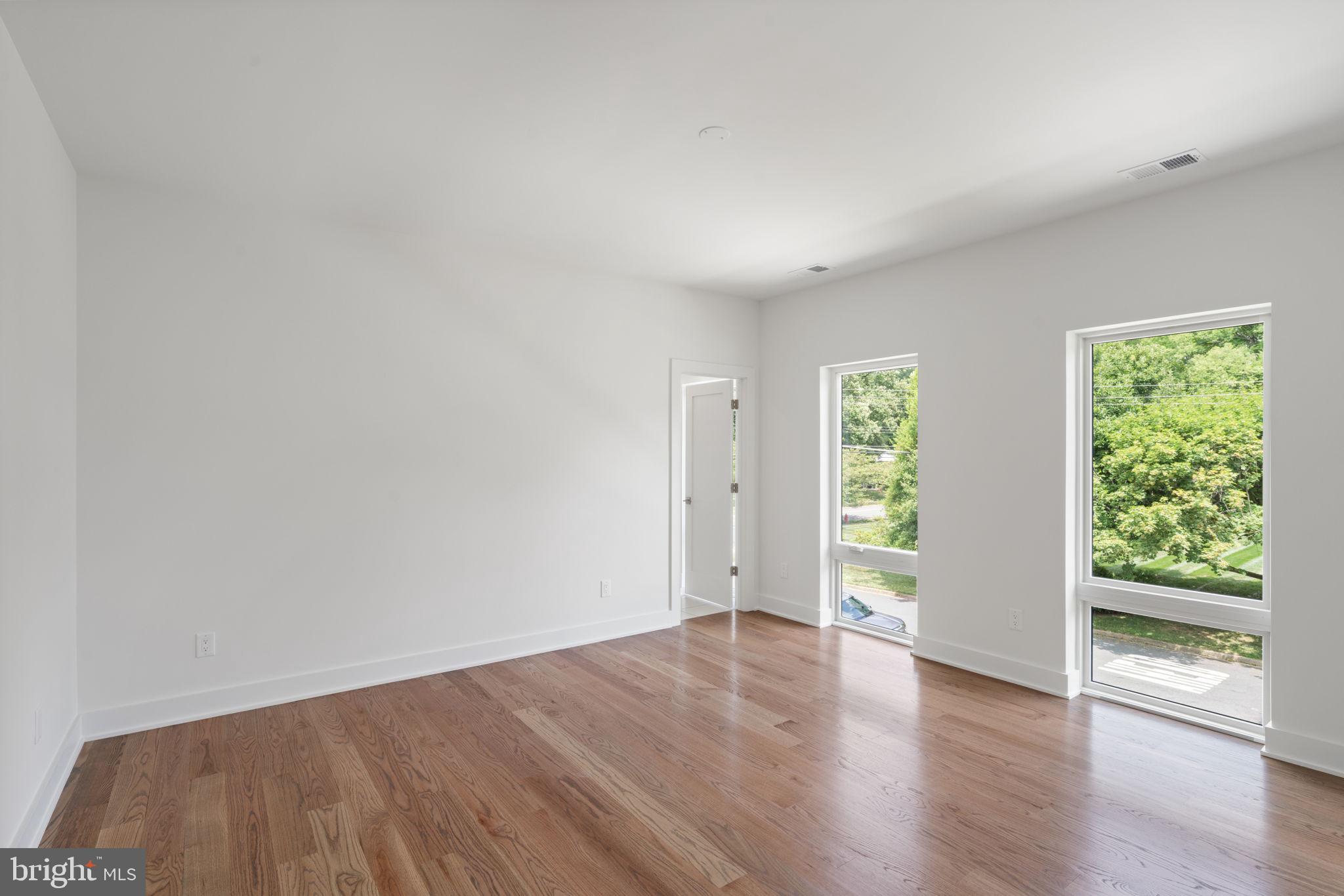 VIENNA WOODS - Residential