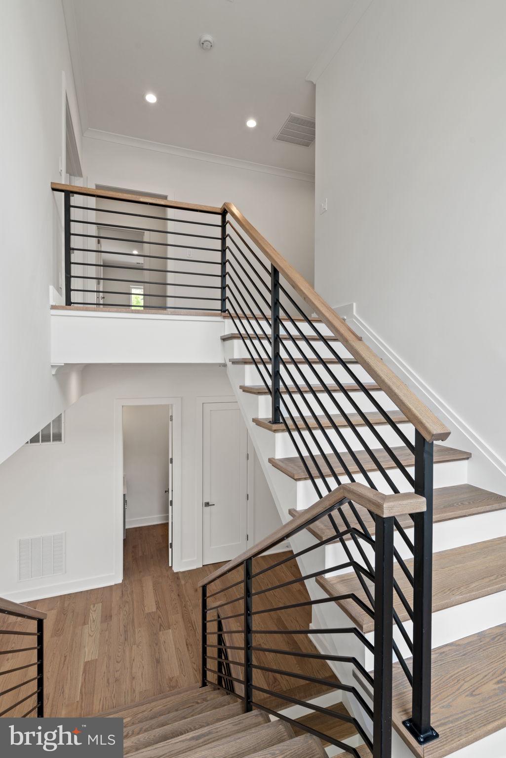 VIENNA WOODS - Residential