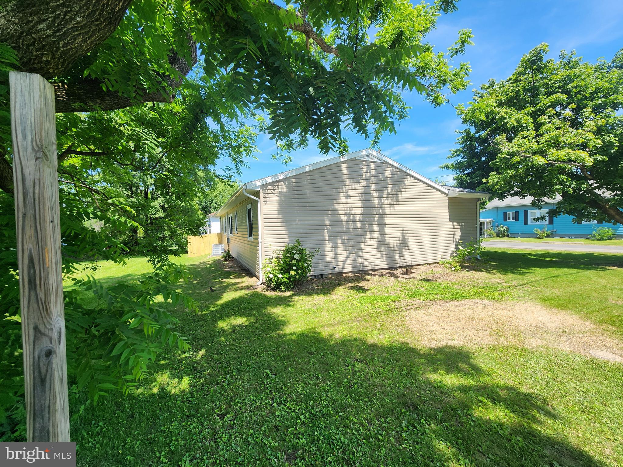 412 EVERETT PLACE