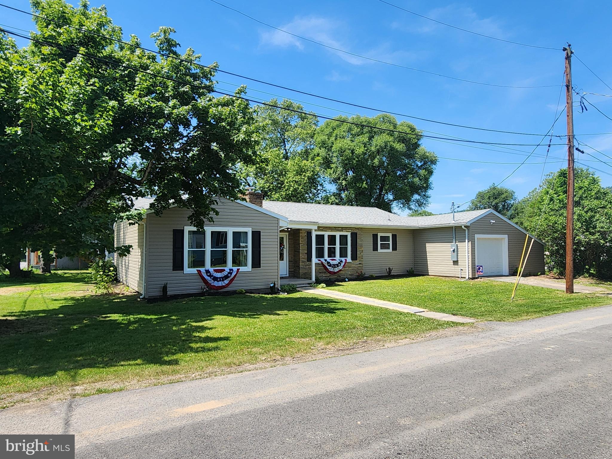 412 EVERETT PLACE