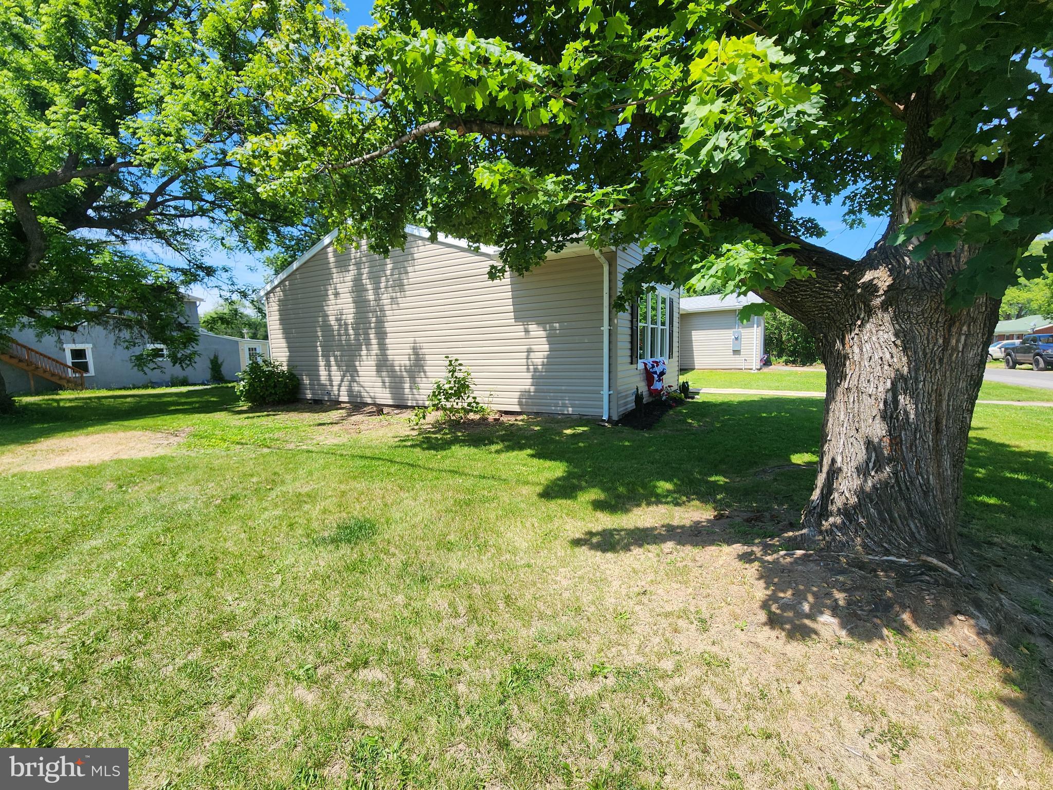 412 EVERETT PLACE