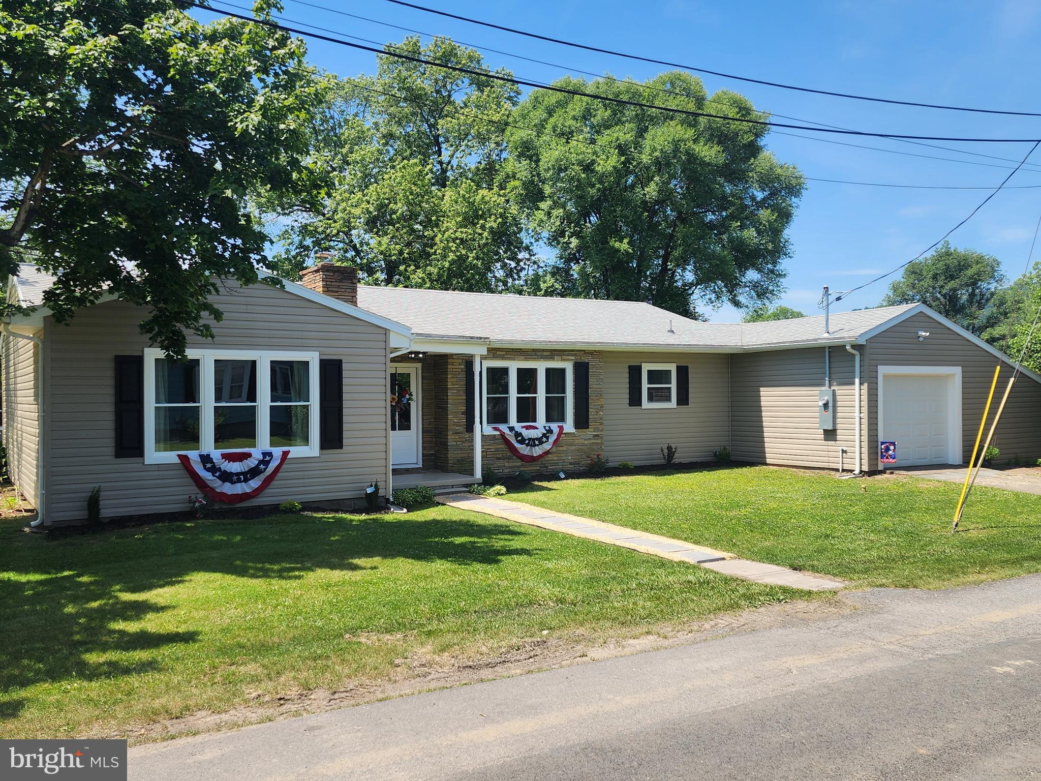 412 EVERETT PLACE