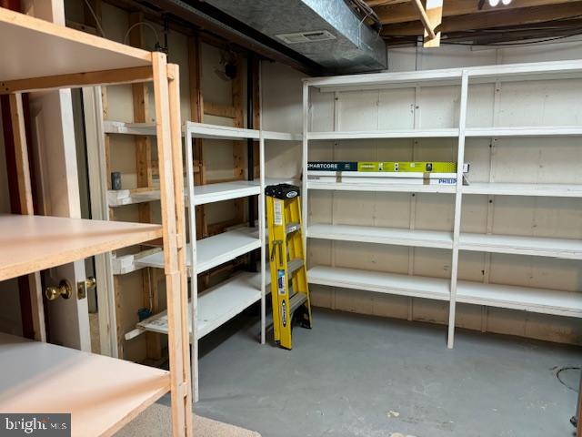 COURTS OF TYSONS - Residential Lease