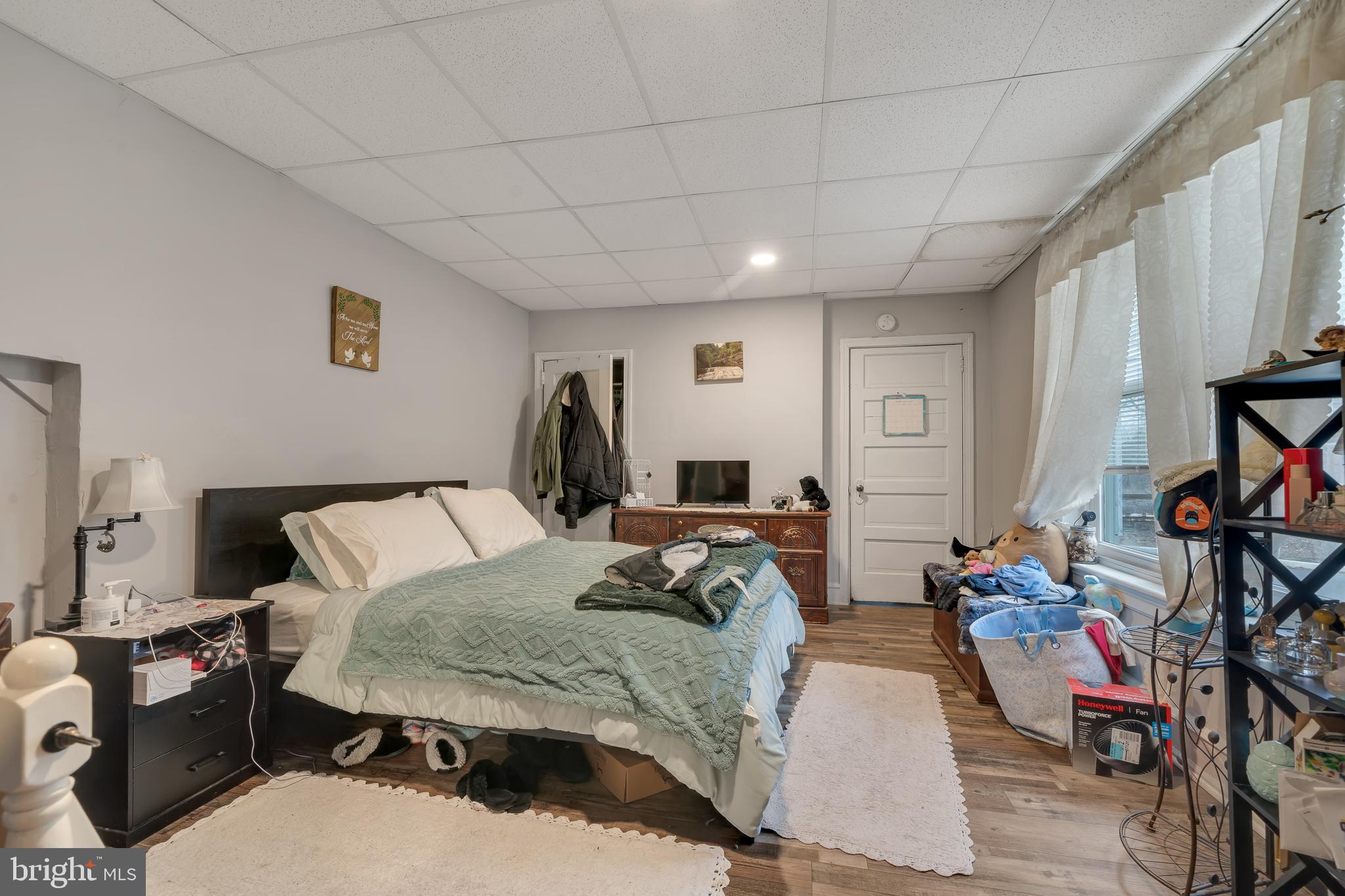 401 CHAMPION AVENUE -403