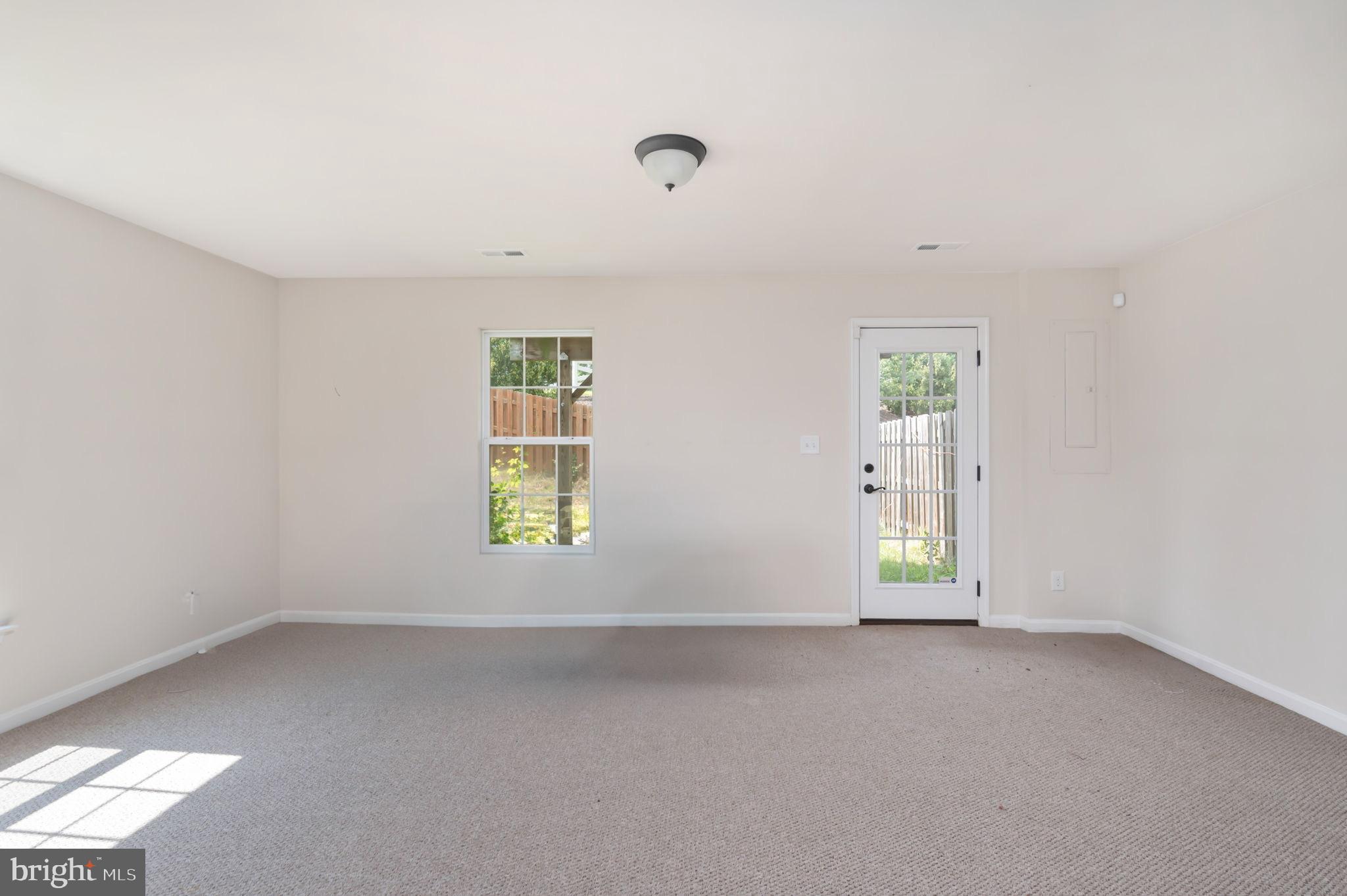 LAKESIDE - Residential