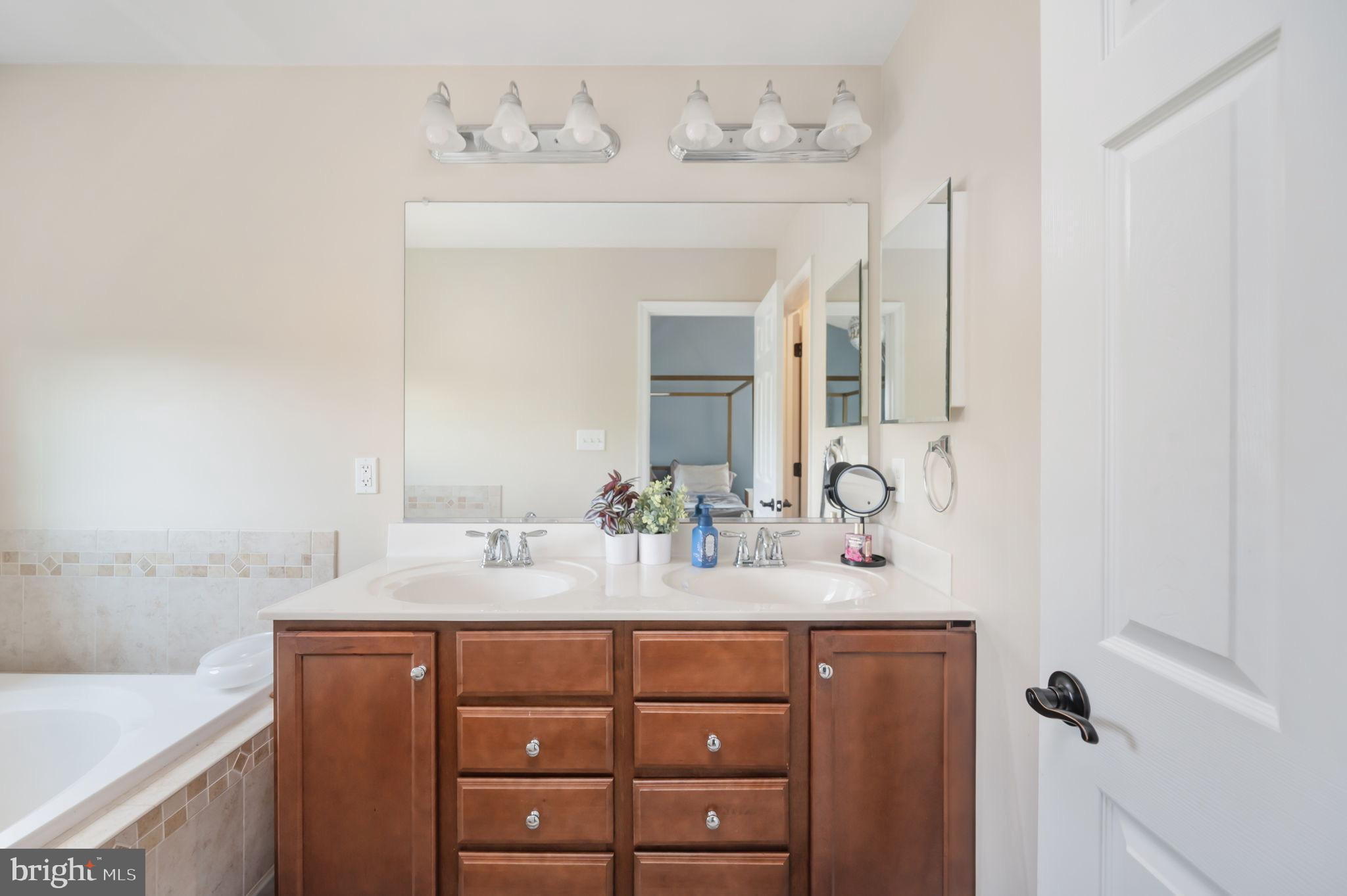 LAKESIDE - Residential