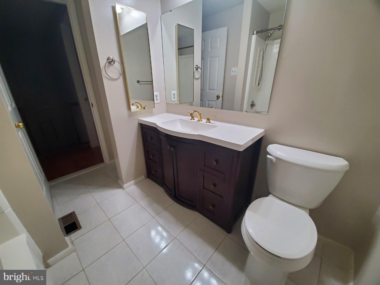 PARK OVERLOOK - Residential Lease