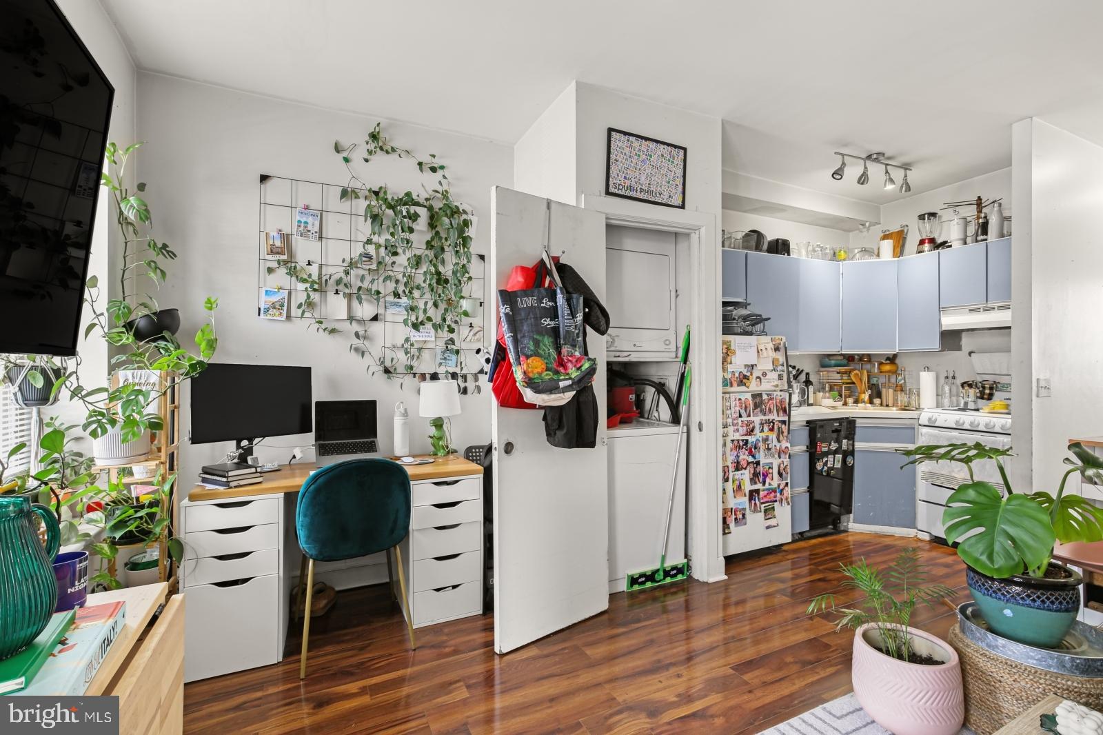 QUEEN VILLAGE - Residential Lease