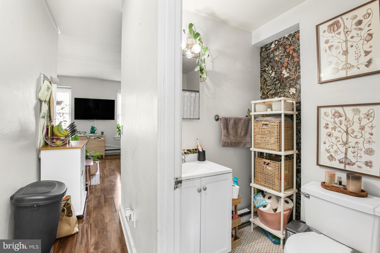 QUEEN VILLAGE - Residential Lease