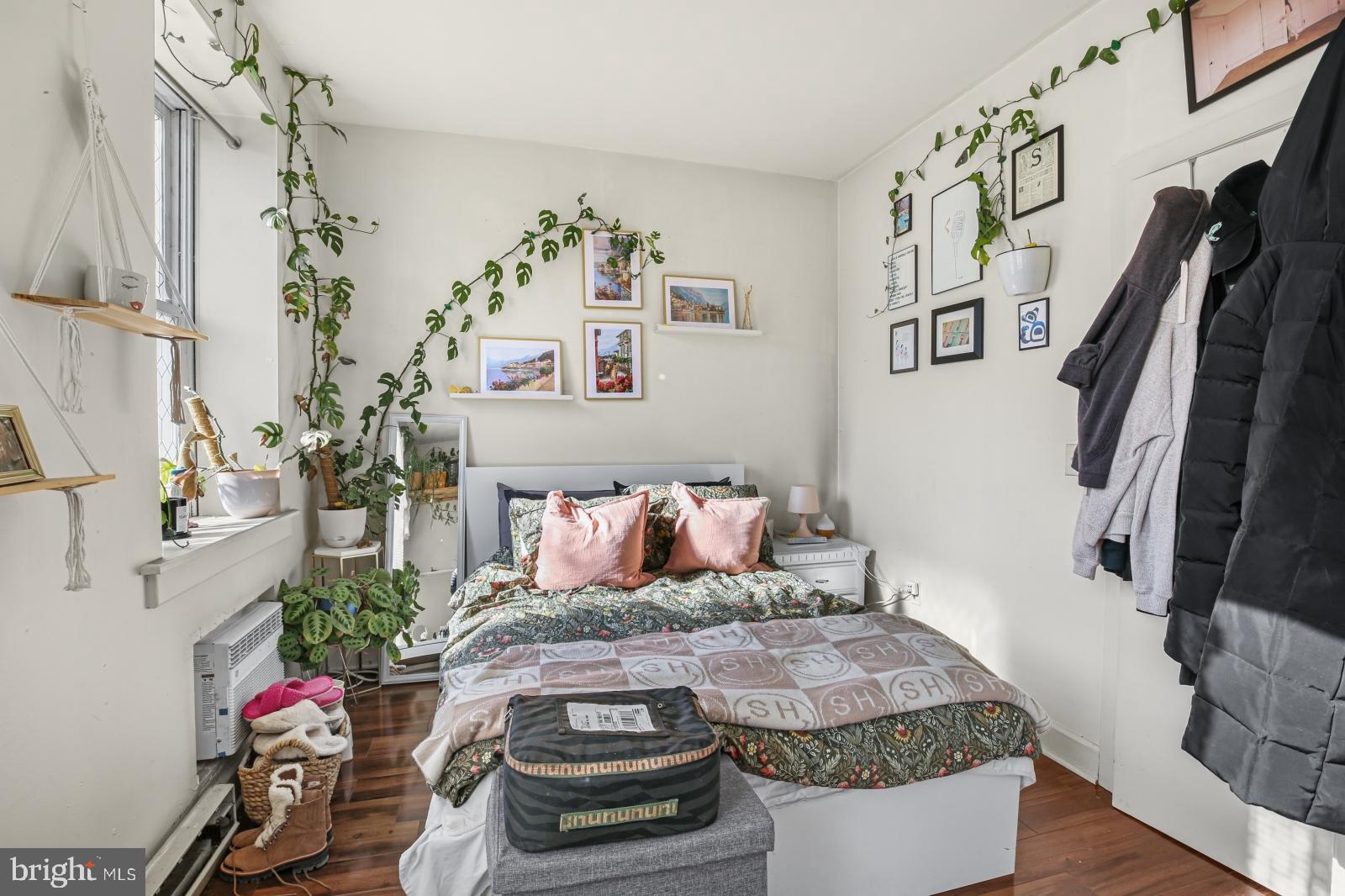 QUEEN VILLAGE - Residential Lease