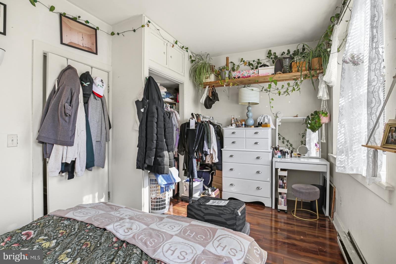 QUEEN VILLAGE - Residential Lease