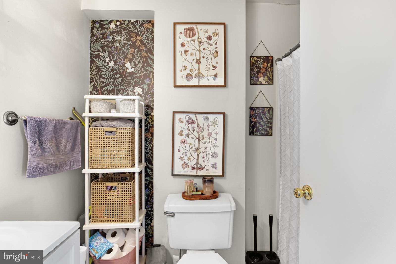 QUEEN VILLAGE - Residential Lease