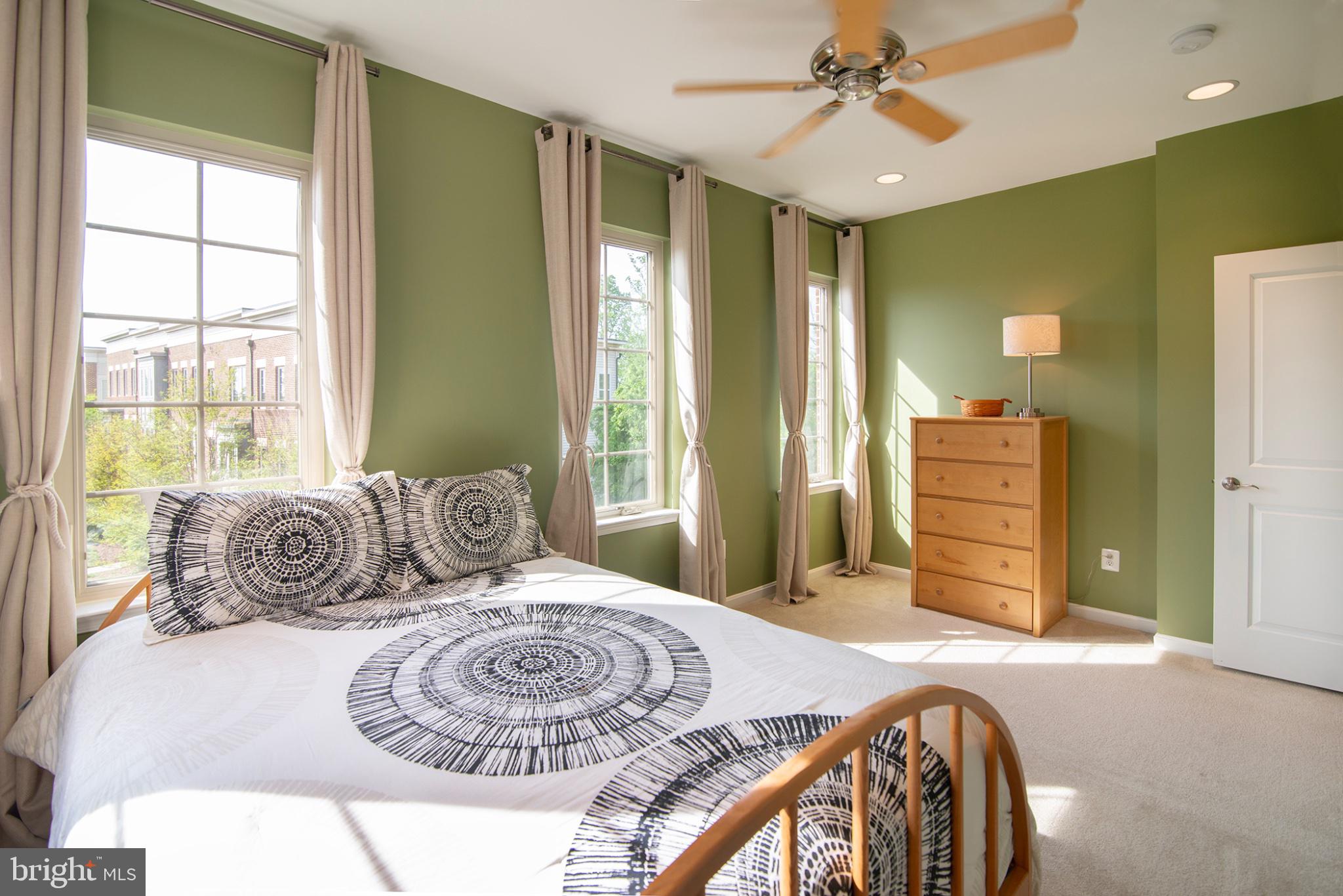 THE BROWNSTONES AT BRAMBLETON - Residential