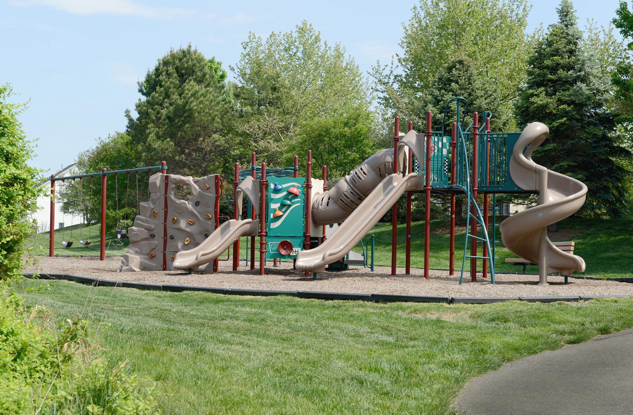 THE BROWNSTONES AT BRAMBLETON - Residential