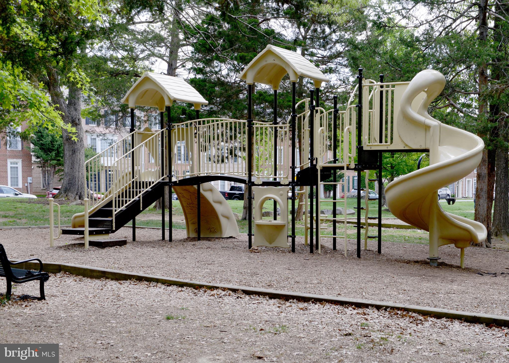 THE BROWNSTONES AT BRAMBLETON - Residential