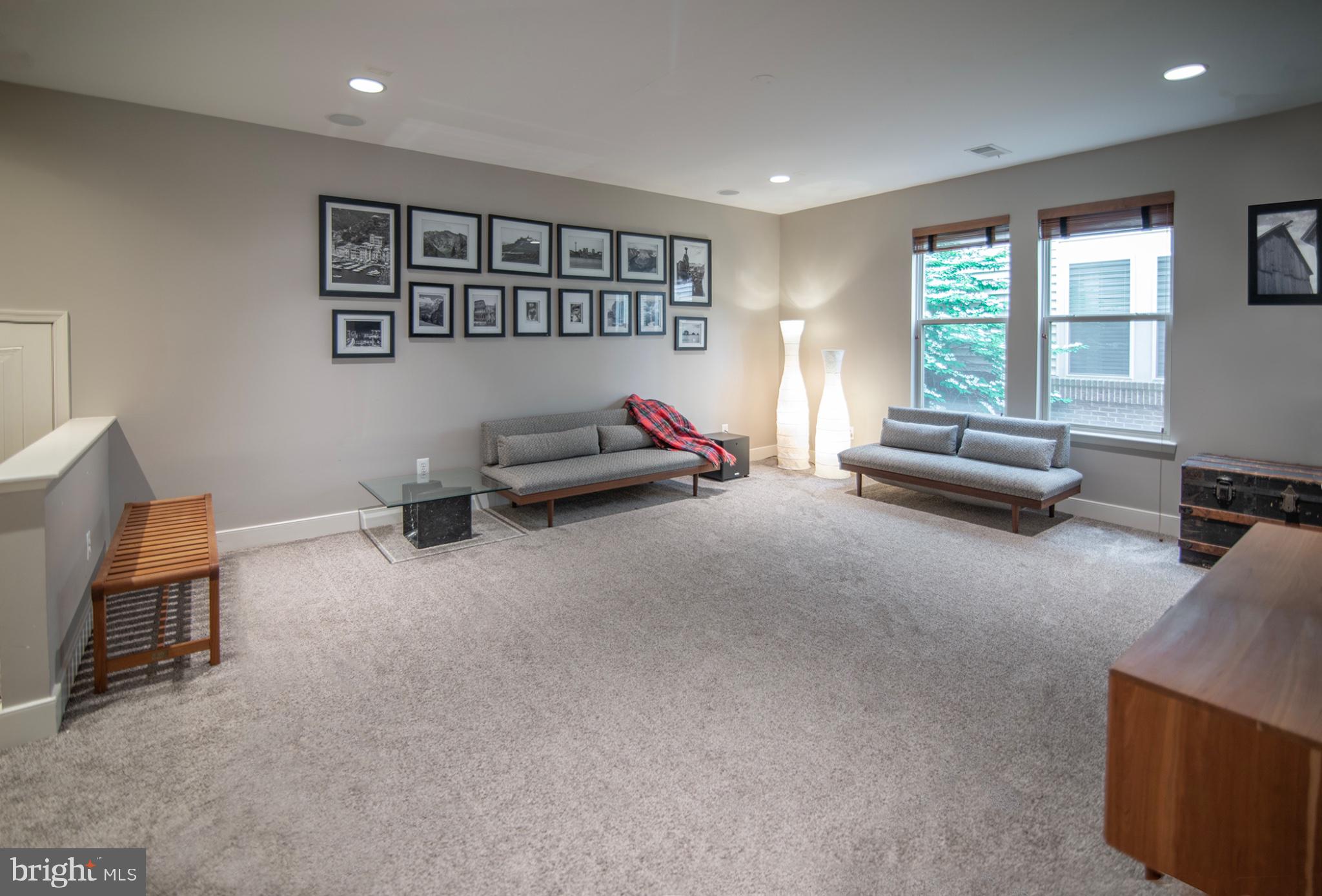 THE BROWNSTONES AT BRAMBLETON - Residential