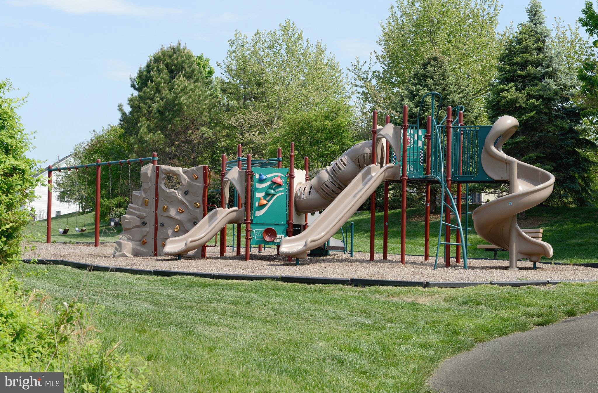 THE BROWNSTONES AT BRAMBLETON - Residential