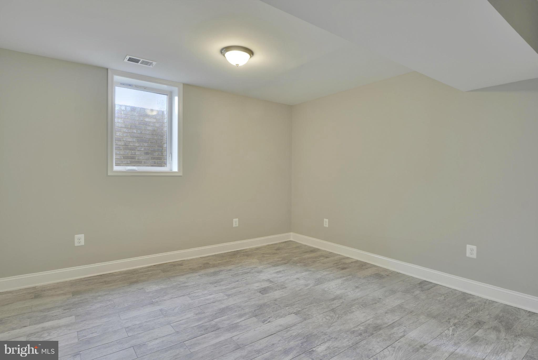 COLLINGWOOD MANOR - Residential