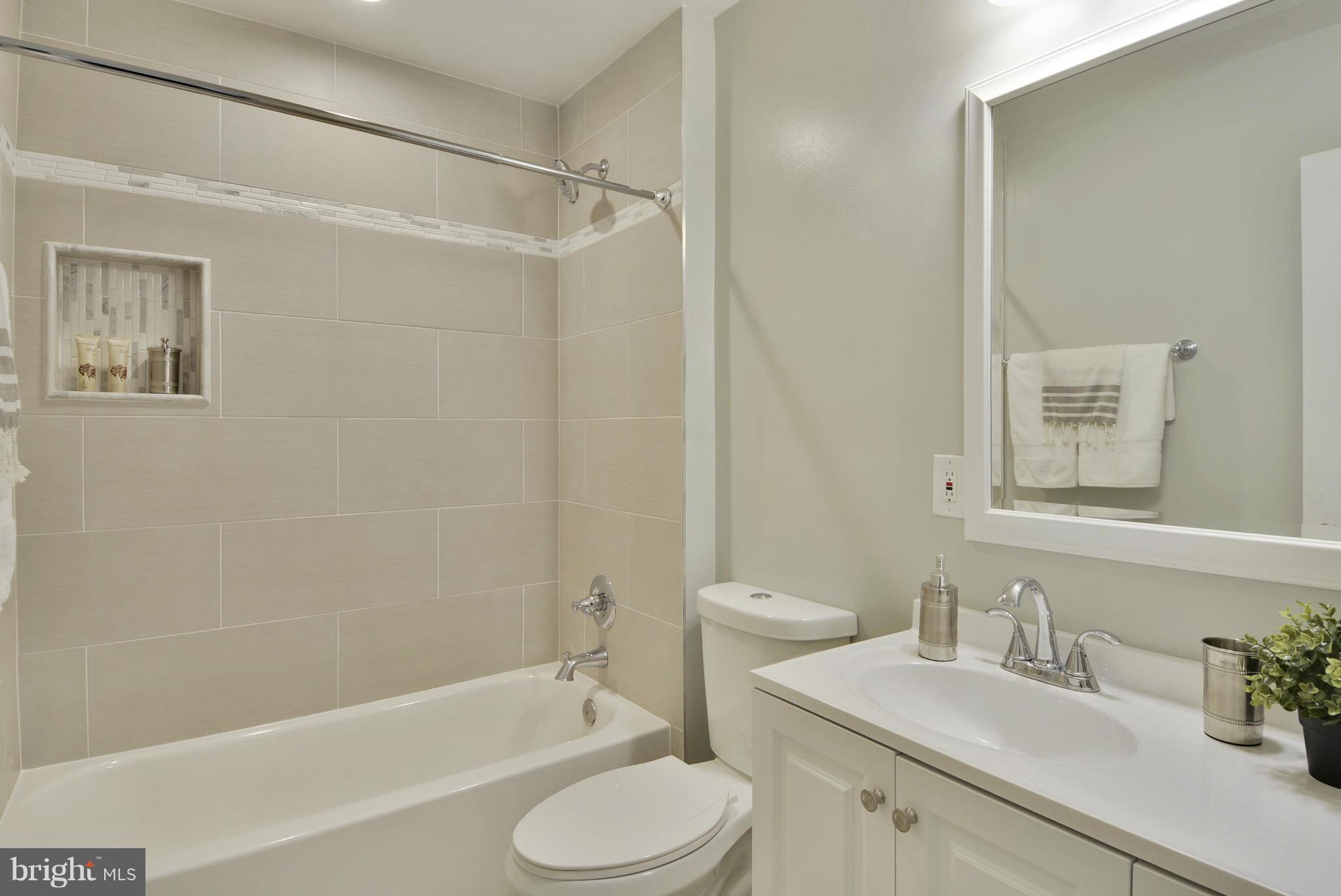 COLLINGWOOD MANOR - Residential