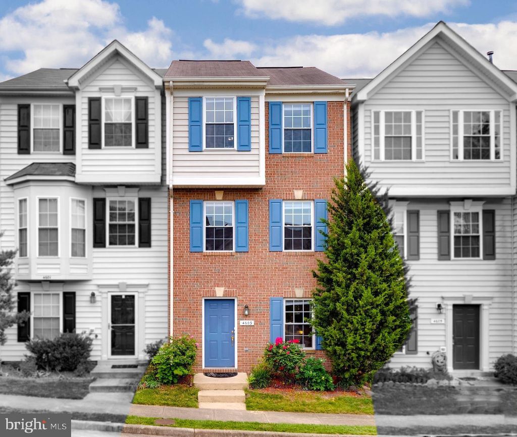 Photo of 4603 Flatlick Branch Drive, CHANTILLY, VA 20151 (MLS # VAFX2306578)
