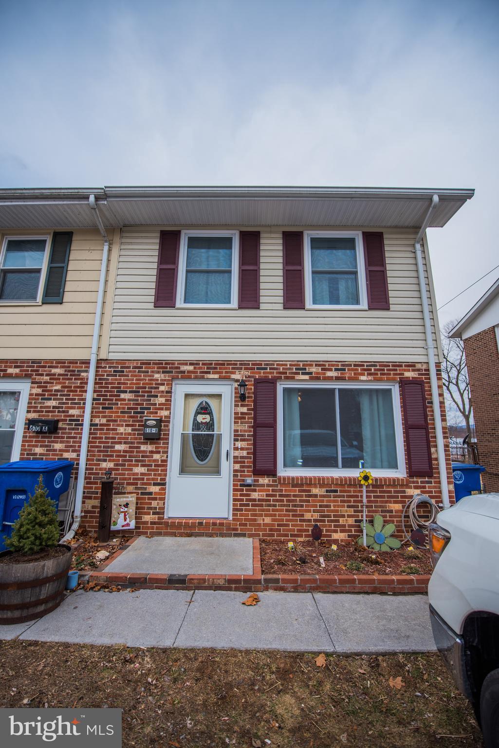 ROYAL VILLAGE - Residential