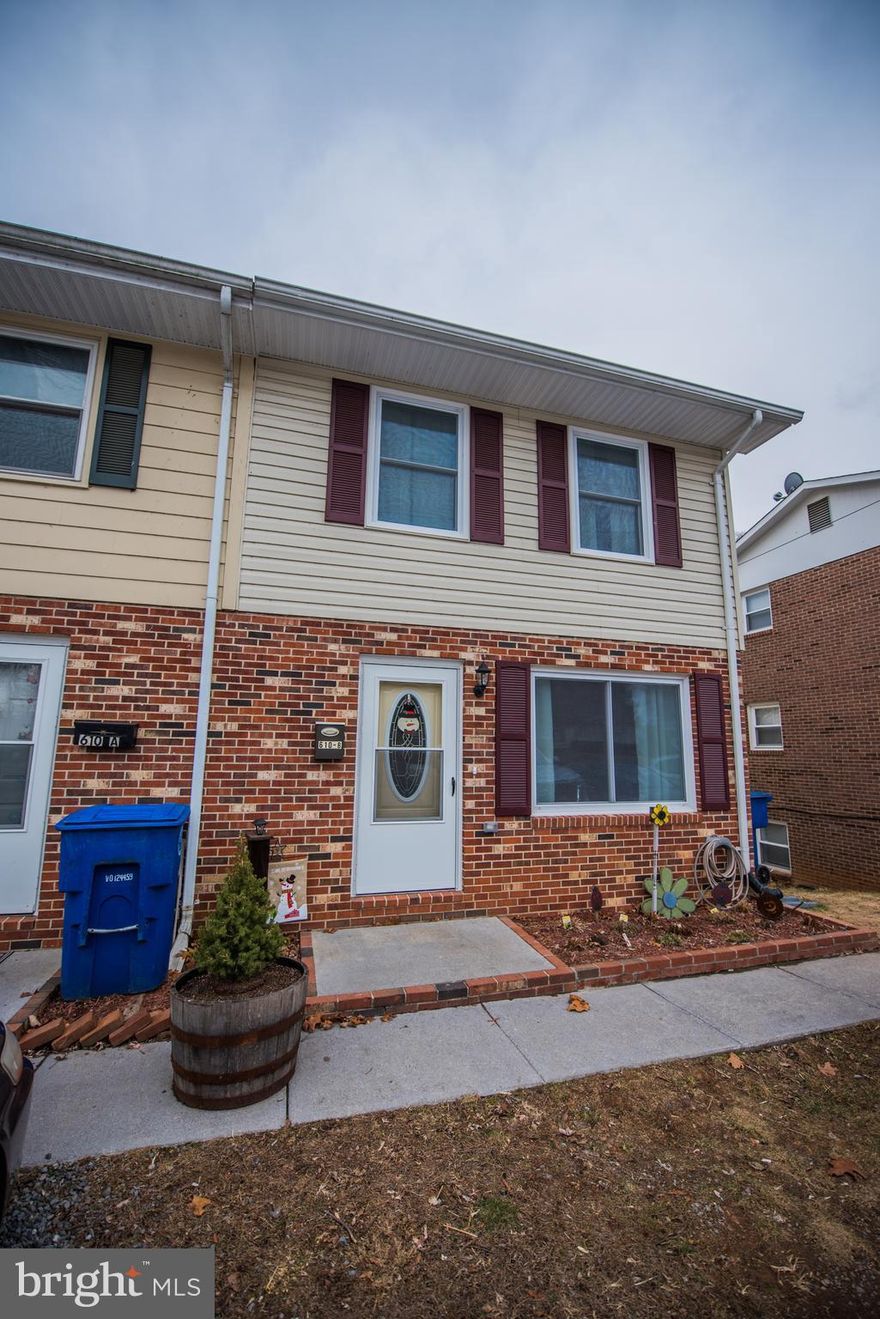 REDUCED!This beautiful end unit was fully renovated just two years ago and still shows like new! It offers  3 bedrooms, 1 1/2 baths, gorgeous kitchen with upgraded cherry cabinets, stainless appliances  & granite countertops. Main level laundry and spacious deck right off the kitchen. New windows, all new two years ago. This home is a MUST SEE and will not last long!