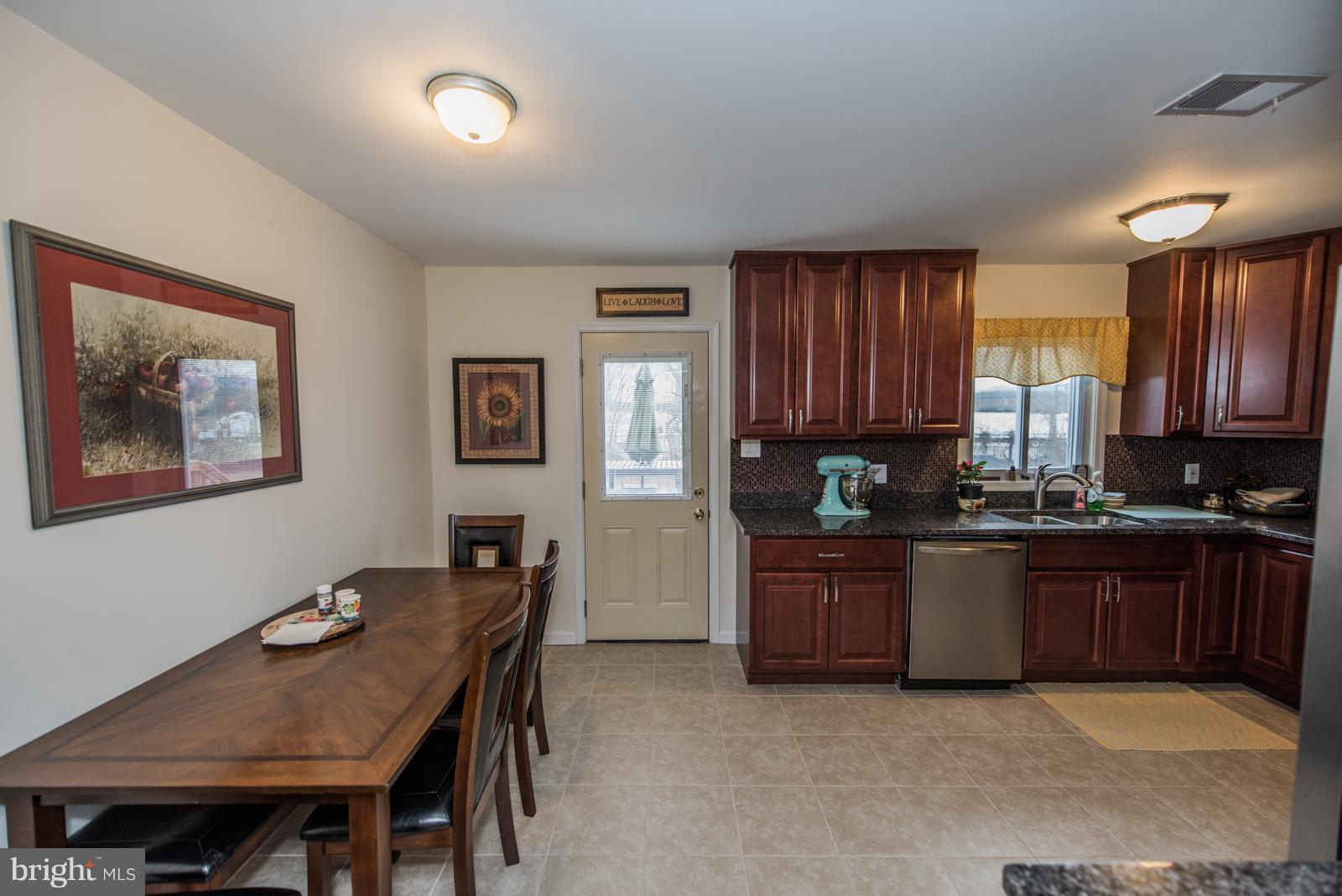 ROYAL VILLAGE - Residential