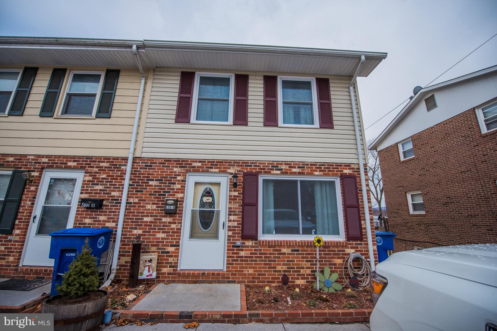 ROYAL VILLAGE - Residential