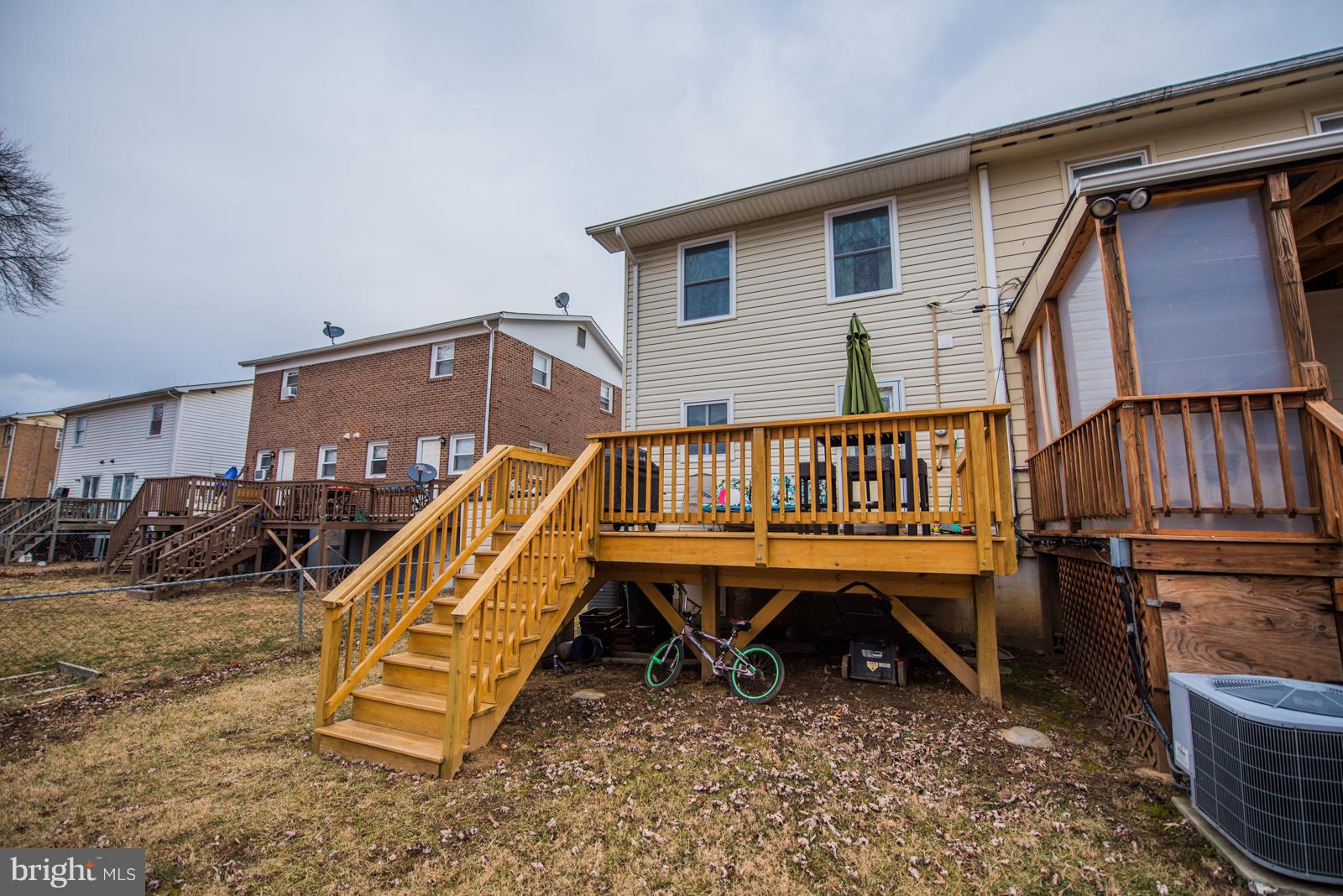 ROYAL VILLAGE - Residential