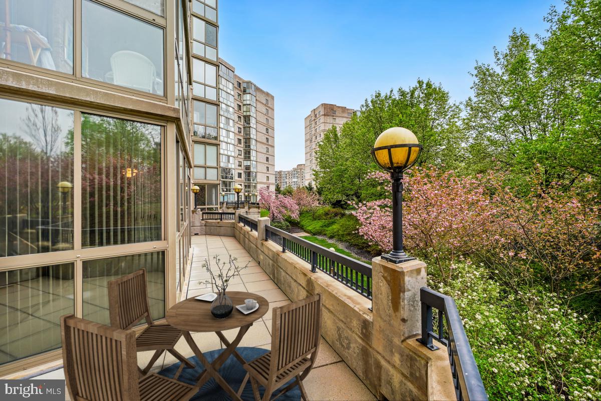 LANSDOWNE WOODS - Residential