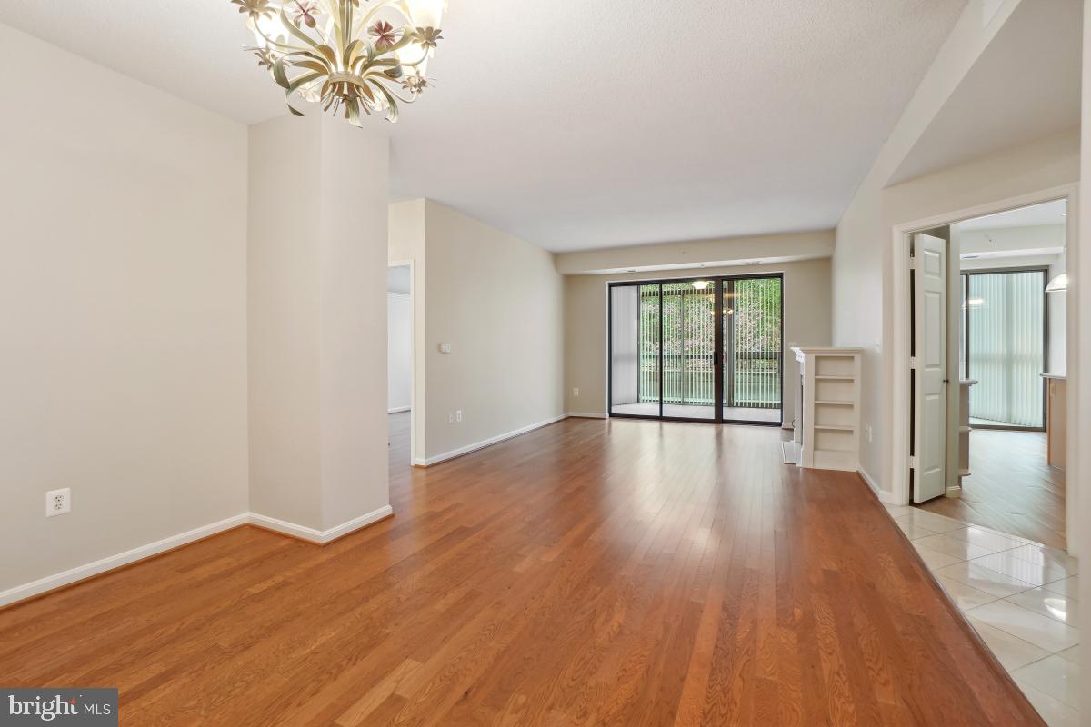 LANSDOWNE WOODS - Residential