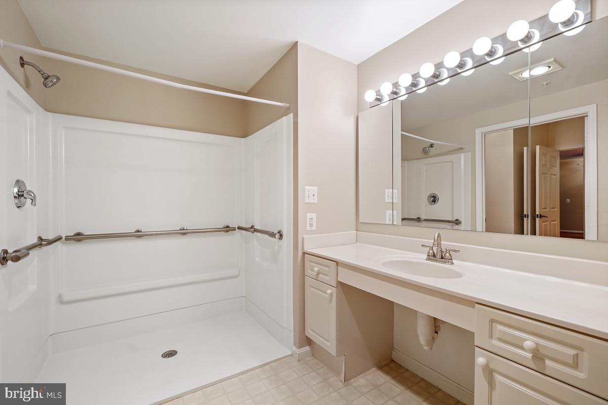 LANSDOWNE WOODS - Residential