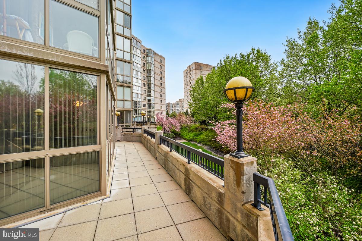 LANSDOWNE WOODS - Residential