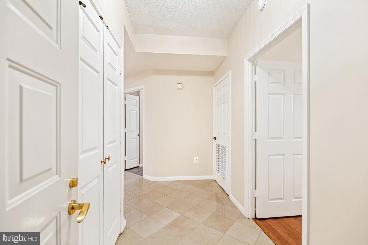 LANSDOWNE WOODS - Residential