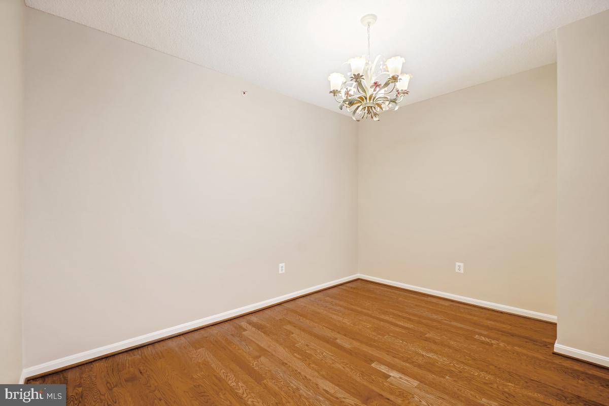 LANSDOWNE WOODS - Residential