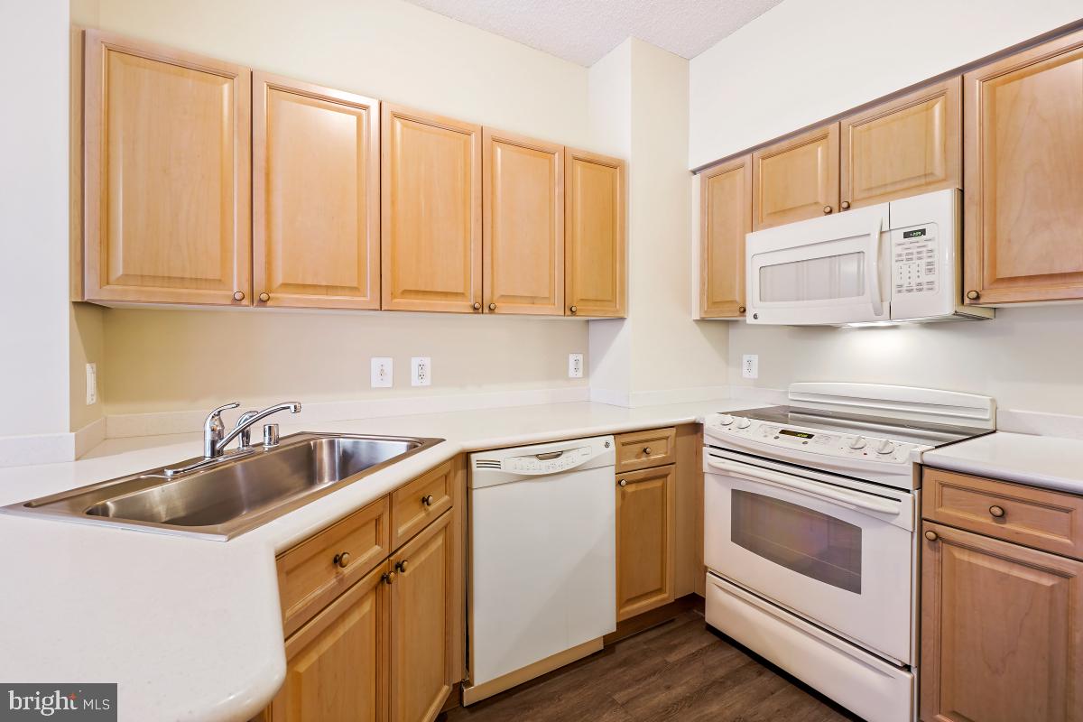 LANSDOWNE WOODS - Residential