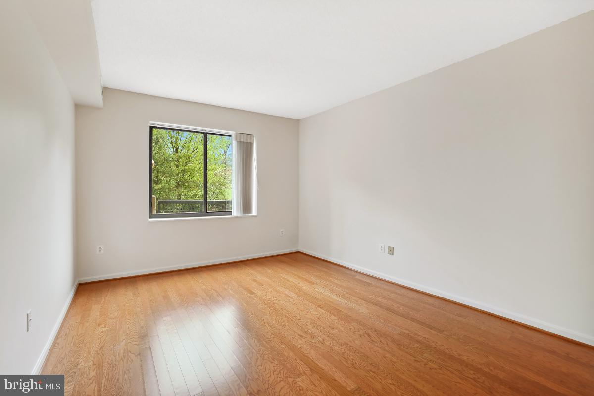 LANSDOWNE WOODS - Residential