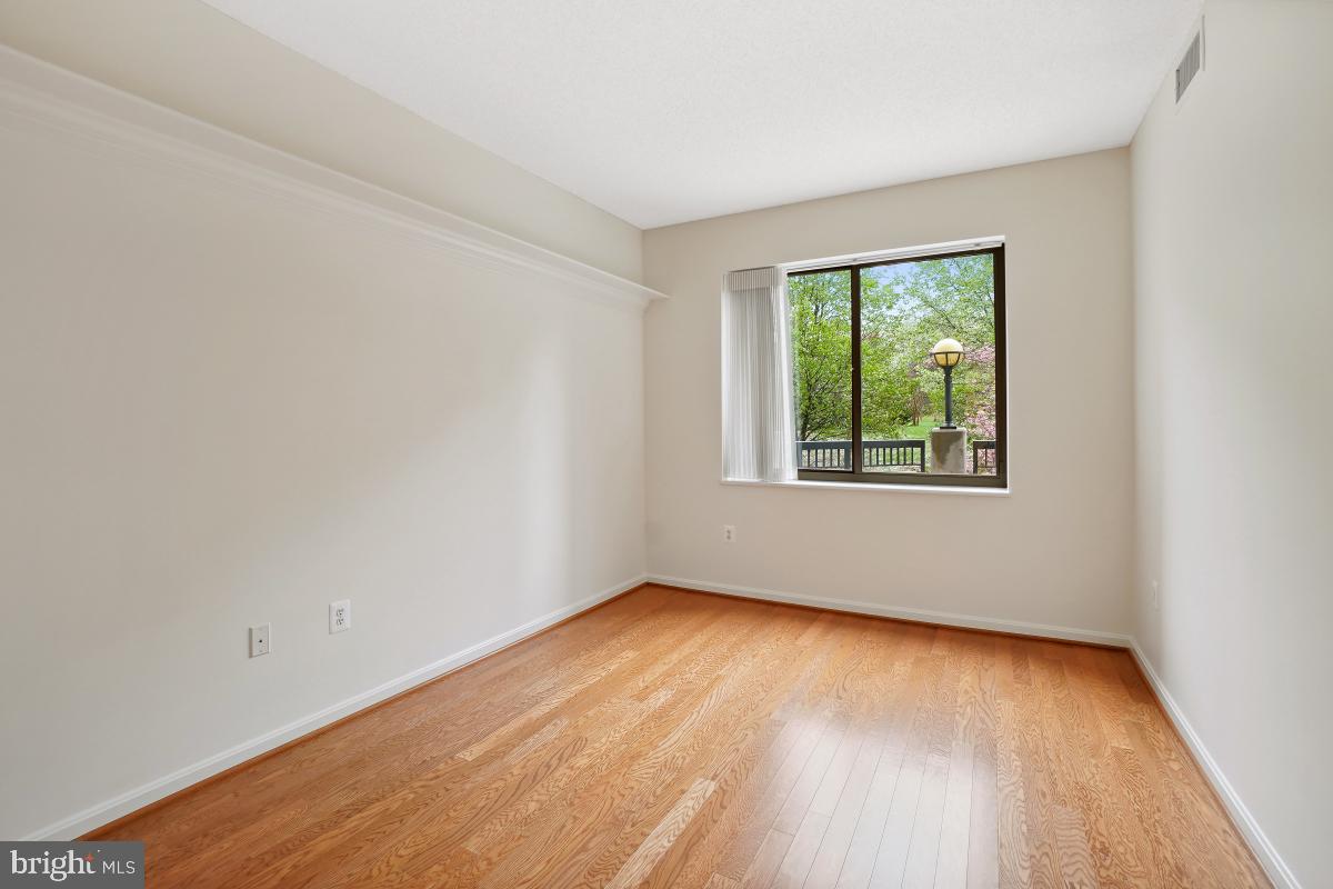 LANSDOWNE WOODS - Residential